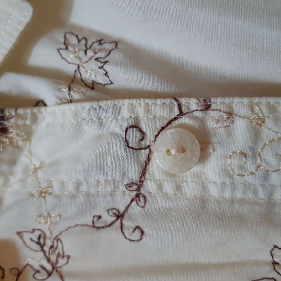 Embroidered cotton button down blouse - Picture 5 of 5